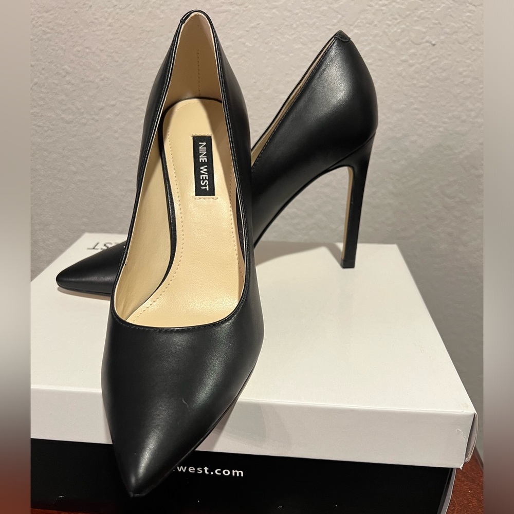 Nine West Tatiana Leather Dress pumps. Never worn.